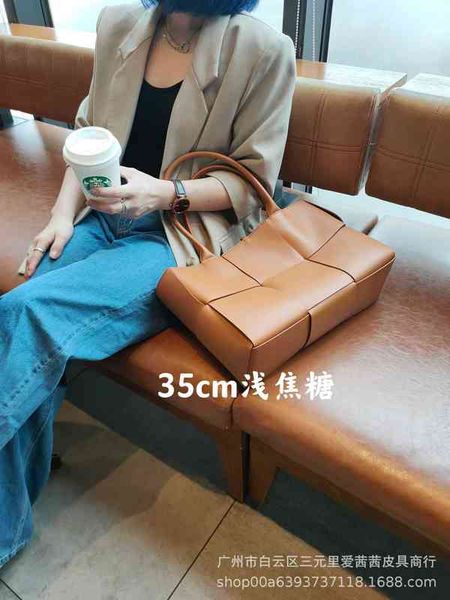 3gbj song hye kyo's same leather woven handbag tote shopping single shoulder hand mother
3gbj song hye kyo's same leather woven handbag tote shopping single shoulder hand mother
