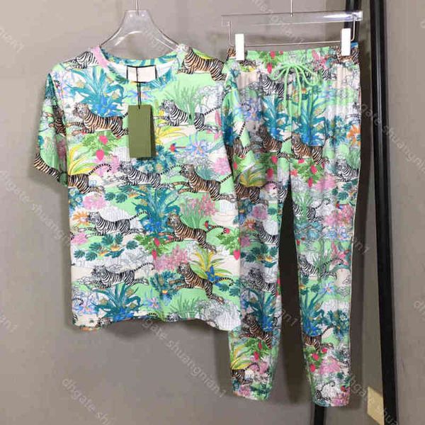 22ss summer women print short sleeve t-shirt pants two piece suit letter logo tee tiger pattern casual sweatpants hip hop bike 5a quality fe, White
22ss summer women print short sleeve t-shirt pants two piece suit letter logo tee tiger pattern casual sweatpants hip hop bike 5a quality fe, White