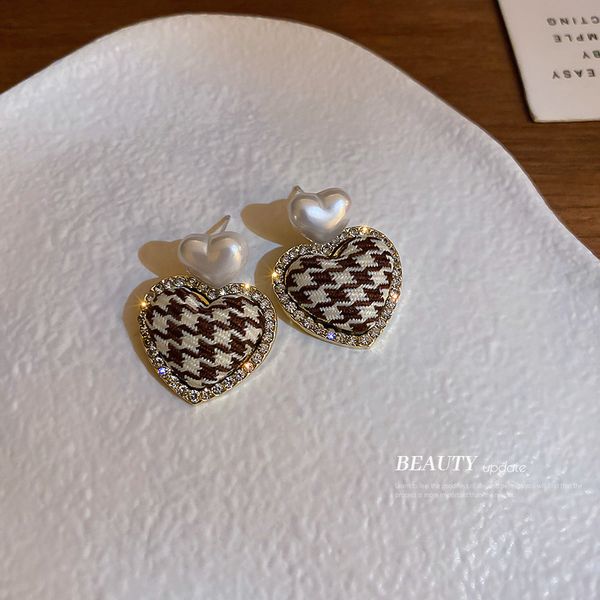 925 silver stud rhinestone-encrusted pearl hearth-shaped earrings autumn winter retro fabric houndstooth earrings korean elegant eardrop wo, Golden
925 silver stud rhinestone-encrusted pearl hearth-shaped earrings autumn winter retro fabric houndstooth earrings korean elegant eardrop wo, Golden