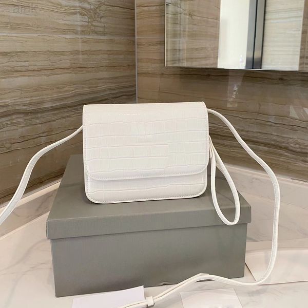 luxurys designers women bags classic shoulder bag simple solid color letter messenger bag small square handbag lady leathers
luxurys designers women bags classic shoulder bag simple solid color letter messenger bag small square handbag lady leathers