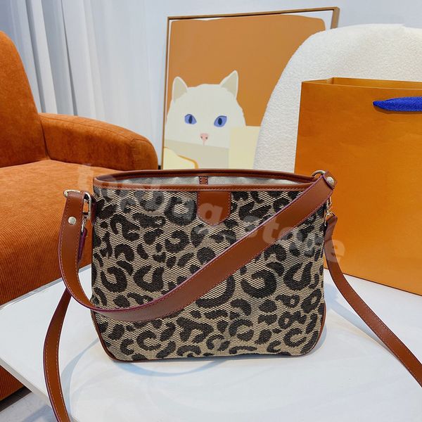 new cross body bag womens designer bag fashion leopard print shoulder handbag large capacity simple 21cmx9cmx23cm
new cross body bag womens designer bag fashion leopard print shoulder handbag large capacity simple 21cmx9cmx23cm