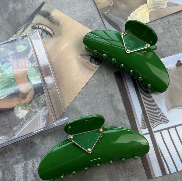 european and american green letter clamps niche design sense french hairstyle headwear female fast delivery, Slivery;golden
european and american green letter clamps niche design sense french hairstyle headwear female fast delivery, Slivery;golden
