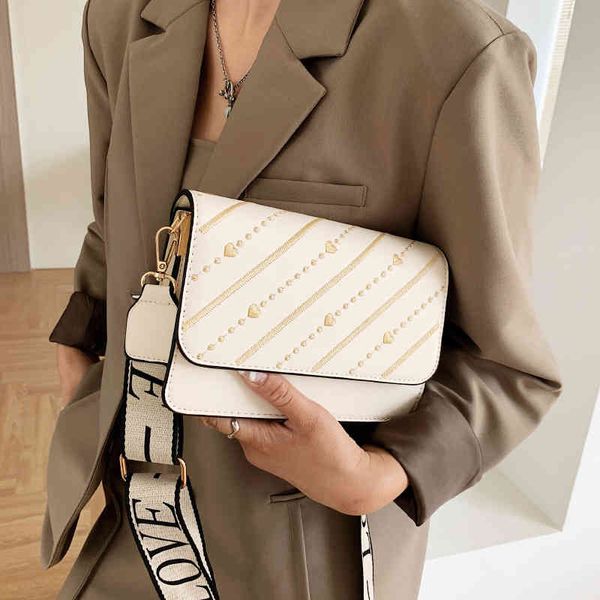 texture and fashion women's bag new 2022 simple wide rhombic lattice embroidered thread msenger all-match single shoulder messenger fem
texture and fashion women's bag new 2022 simple wide rhombic lattice embroidered thread msenger all-match single shoulder messenger fem