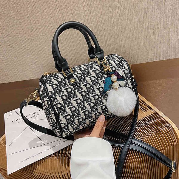 factory direct 65% off portable small bag women's 2022 new autumn and fashion versatile letter foreign style one shoulder messenger bos
factory direct 65% off portable small bag women's 2022 new autumn and fashion versatile letter foreign style one shoulder messenger bos