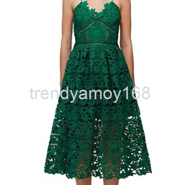 casual dresses sp counter classic series emerald green azalea water-soluble lace suspender dress pure, Black;gray
casual dresses sp counter classic series emerald green azalea water-soluble lace suspender dress pure, Black;gray