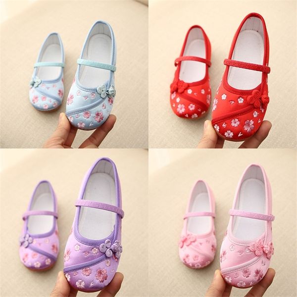 retro girls' cloth shoes embroidered chinese style girls casual shoes 220429, Black;red 
retro girls' cloth shoes embroidered chinese style girls casual shoes 220429, Black;red