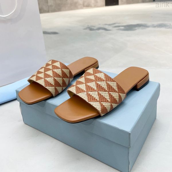 designers embroidered fabric slides slippers womens metal flat fashion casual slipper luxurys fahion plaid outdoor scuffs 35-43, Black
designers embroidered fabric slides slippers womens metal flat fashion casual slipper luxurys fahion plaid outdoor scuffs 35-43, Black