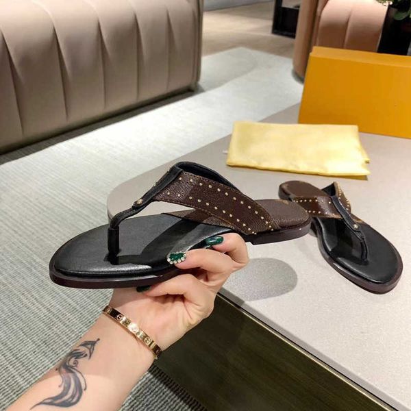 designer slippers sandals men's & women's beach gear flip-flops women's l premium casual fashion sizes 35-46 with case, Black
designer slippers sandals men's & women's beach gear flip-flops women's l premium casual fashion sizes 35-46 with case, Black