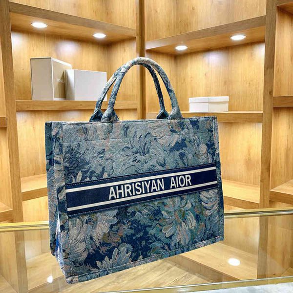 2022 new designer handbags one big capacity minority tote advanced portable commuter
2022 new designer handbags one big capacity minority tote advanced portable commuter