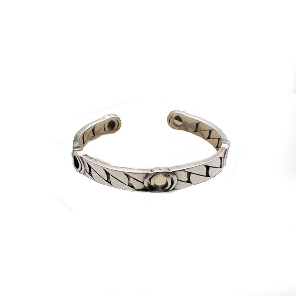 2022 brand original jewelry designer bangle ladies fashion simple high-end real gold electroplating letters silver open bracelet, Black
2022 brand original jewelry designer bangle ladies fashion simple high-end real gold electroplating letters silver open bracelet, Black
