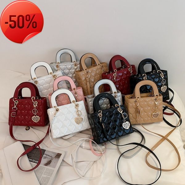the factory directly wtern style bridal women's new portable fashion wedding red one shoulder msenger fashion wedding princs bag
the factory directly wtern style bridal women's new portable fashion wedding red one shoulder msenger fashion wedding princs bag