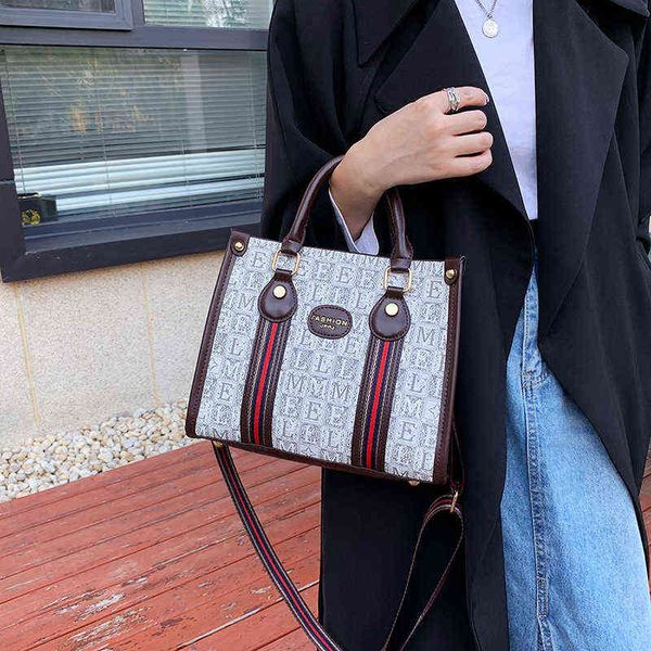 factory online export designer brand bags tote leisure women's 2022 new large capacity fashion cross of shoulder letter
factory online export designer brand bags tote leisure women's 2022 new large capacity fashion cross of shoulder letter