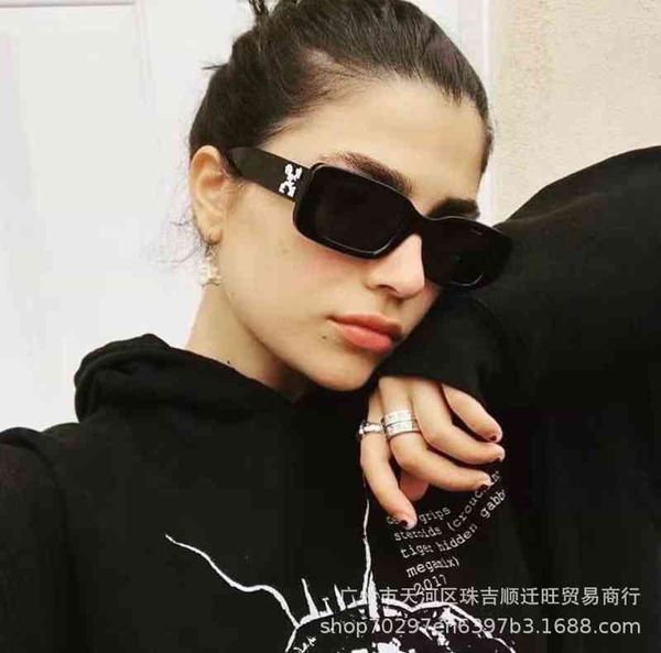 2022 brand trend fashion sunglasses for men and women off new ow40004u box sunglass red, White;black
2022 brand trend fashion sunglasses for men and women off new ow40004u box sunglass red, White;black