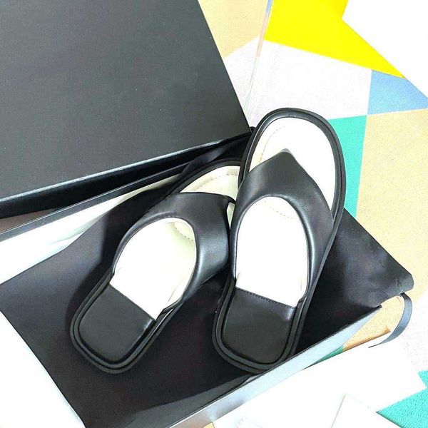 2022 summer new bread sheepskin sandals herringbone flip flop clip foot beach slide women's designer slippers shoes, Black
2022 summer new bread sheepskin sandals herringbone flip flop clip foot beach slide women's designer slippers shoes, Black