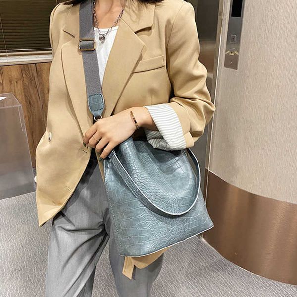 2022 vintage crocodile pattern crossbody bags for women 2021 pu leather trend designer shoulder handbags large capacity bucket bag
2022 vintage crocodile pattern crossbody bags for women 2021 pu leather trend designer shoulder handbags large capacity bucket bag