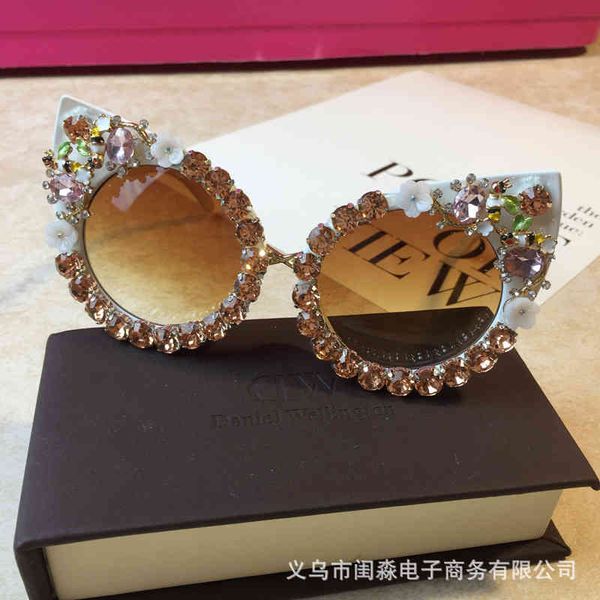 sunglasses glasses flower sunglasses metal diamond women 2022 personality fashion magazine star same exaggerated cat's eye, White;black
sunglasses glasses flower sunglasses metal diamond women 2022 personality fashion magazine star same exaggerated cat's eye, White;black