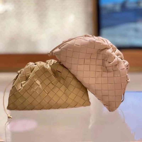 bag handbags designer venetas bottegas woven cowhide women's fashion leather fold small versatile underarm single shoulder cloud genuin
bag handbags designer venetas bottegas woven cowhide women's fashion leather fold small versatile underarm single shoulder cloud genuin
