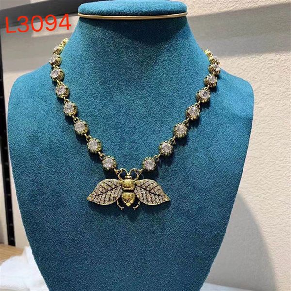 european and american new trend design pendant necklaces small bee pendant diamond female collar fashion temperament necklace ab615, Silver
european and american new trend design pendant necklaces small bee pendant diamond female collar fashion temperament necklace ab615, Silver