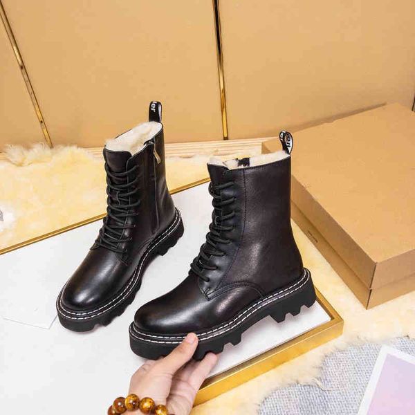 boots fur integrated snow boots women's winter style wool thick bottom anti-skid plush thickened northeast cotton shoes short tube, Black 
boots fur integrated snow boots women's winter style wool thick bottom anti-skid plush thickened northeast cotton shoes short tube, Black