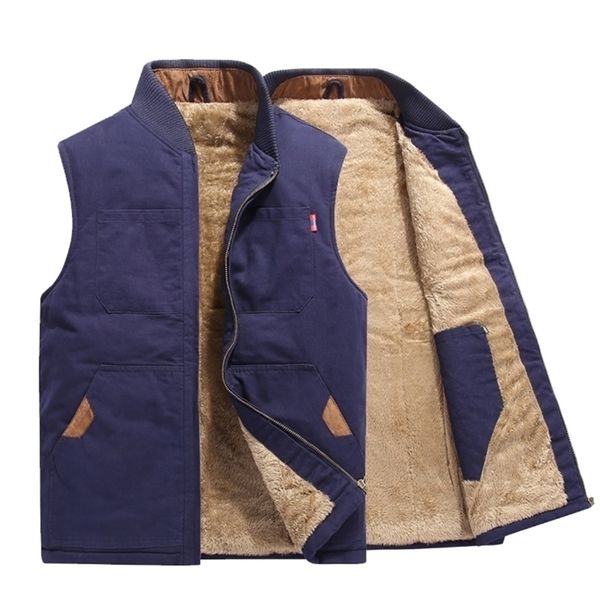 est autumn winter men coat warm sleeveless jacket casual men vest coat fleece army green waistcoat big size 6xl 201126, Black;white
est autumn winter men coat warm sleeveless jacket casual men vest coat fleece army green waistcoat big size 6xl 201126, Black;white