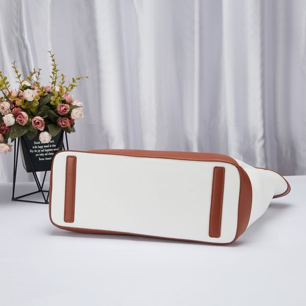 women's fashion new shopping bag large capacity simple design cell phone bag fine workmanship suitable for all occasions
women's fashion new shopping bag large capacity simple design cell phone bag fine workmanship suitable for all occasions