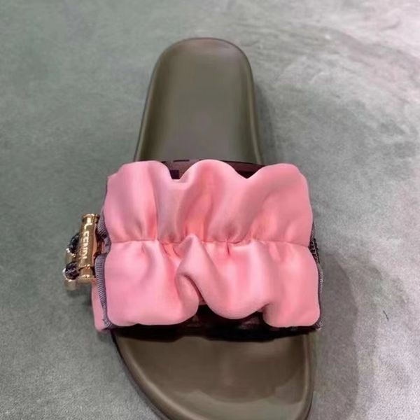 european slipper 2022 new pop star with fashionable versatile op10 comfortable breathable summer cool thick bottom velcro sandals, Black
european slipper 2022 new pop star with fashionable versatile op10 comfortable breathable summer cool thick bottom velcro sandals, Black