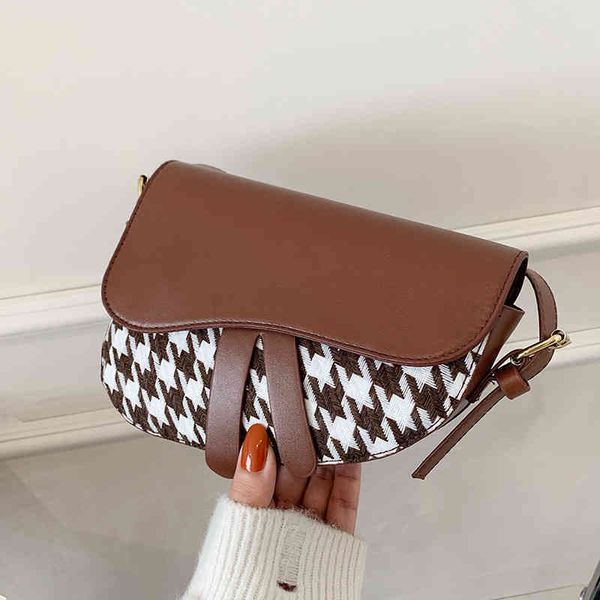2022 factory wholesale new autumn saddle women simple texture single shoulder fashion trend thousand bird lattice oblique span bag
2022 factory wholesale new autumn saddle women simple texture single shoulder fashion trend thousand bird lattice oblique span bag