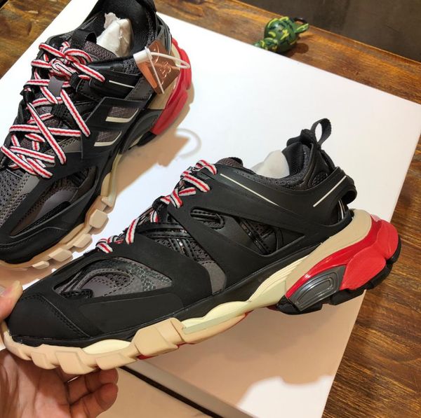 luxury brand designer men women casual shoes track 3 triple white black sneakers tess.s. gomma leather trainer nylon printed platform traine
luxury brand designer men women casual shoes track 3 triple white black sneakers tess.s. gomma leather trainer nylon printed platform traine