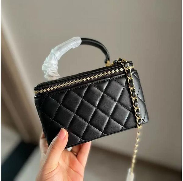 fashion black white womens vanity box designer bags handle totes quilted matelasse chain crossbody shoulder cosmetic caid lipstick holder mi
fashion black white womens vanity box designer bags handle totes quilted matelasse chain crossbody shoulder cosmetic caid lipstick holder mi