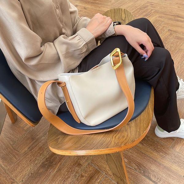 evening bags large bucket bag 2022 winter high-quality pu leather crossbody women's designer handbag vintage shoulder travel
evening bags large bucket bag 2022 winter high-quality pu leather crossbody women's designer handbag vintage shoulder travel