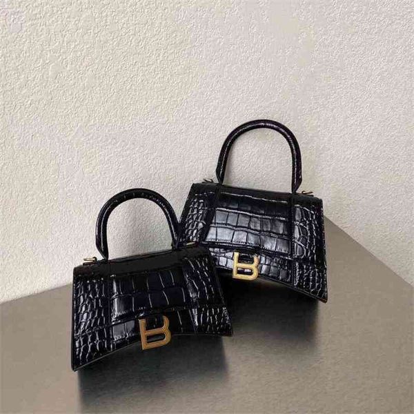 70% factory online sale handbag direct classic hourglass buckle leather carry one shoulder
70% factory online sale handbag direct classic hourglass buckle leather carry one shoulder