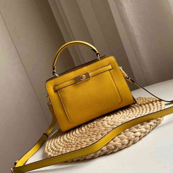c shoulder msenger small handbag2022 luxury brand fashion design versatile ladies bags
c shoulder msenger small handbag2022 luxury brand fashion design versatile ladies bags