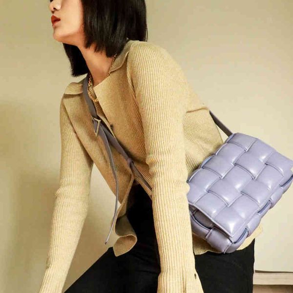 original edition brand handbags bags venetas's luxury bottegass belt 2022 leather trend shoulder woven bag fashion pillow versatile one
original edition brand handbags bags venetas's luxury bottegass belt 2022 leather trend shoulder woven bag fashion pillow versatile one