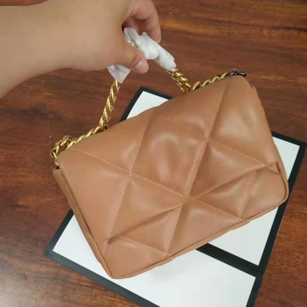 luxury designer womens 19 series classic flap bags lambskin leather womens interwoven chain handbag totes crossbody shoulder outdoor sacoche
luxury designer womens 19 series classic flap bags lambskin leather womens interwoven chain handbag totes crossbody shoulder outdoor sacoche