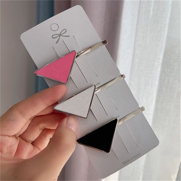 2022 new luxury woman hair clips designer brand laser logo metal triangle girl fashion letters barrettes hair accessories bandana hairband h, Golden;silver
2022 new luxury woman hair clips designer brand laser logo metal triangle girl fashion letters barrettes hair accessories bandana hairband h, Golden;silver