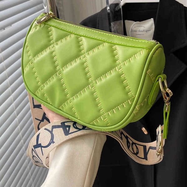 texture autumn winter women's 2022 new fashion lattice embroidered wire broadband messenger small bag luxury designer
texture autumn winter women's 2022 new fashion lattice embroidered wire broadband messenger small bag luxury designer