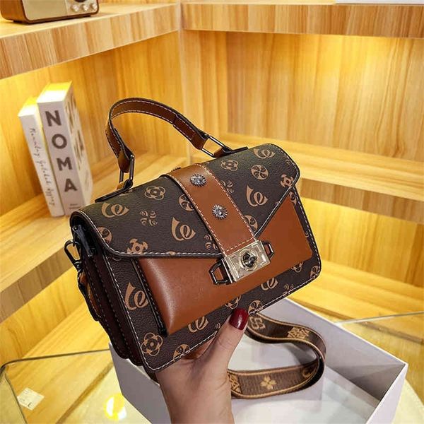 fashion small square net red contrast handbag personalized buckle wide shoulder strap single shoulder bag 75% purses stores sale
fashion small square net red contrast handbag personalized buckle wide shoulder strap single shoulder bag 75% purses stores sale