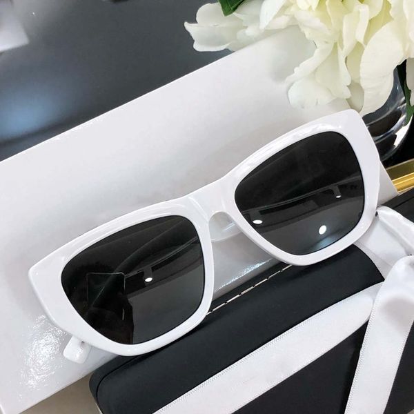 fashion designer sunglasses goggle luxury beach sun glasses for man woman 6 color optional good quality white, White;black
fashion designer sunglasses goggle luxury beach sun glasses for man woman 6 color optional good quality white, White;black