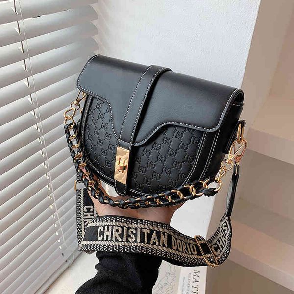 2022 factory wholesale new bag women's letter embossed saddle simple leisure women's wide shoulder belt messenger bag 17wg
2022 factory wholesale new bag women's letter embossed saddle simple leisure women's wide shoulder belt messenger bag 17wg