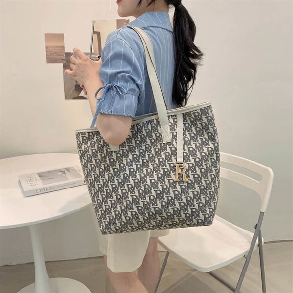 new high-capacity one shoulder portable canvas bag women's bag tote versatile leisure hong
new high-capacity one shoulder portable canvas bag women's bag tote versatile leisure hong