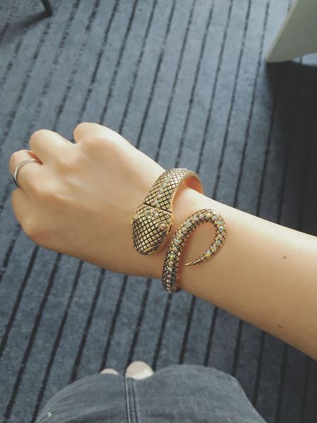 fashion luxury women watches bracelet watch ladies watch quartz men dress wristwatch gold serpentine, Slivery;golden
fashion luxury women watches bracelet watch ladies watch quartz men dress wristwatch gold serpentine, Slivery;golden