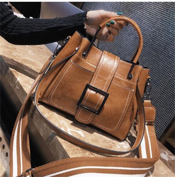 designer tote bag shoulder crossbody handbag women pu stitching retro shopping pocket solid color simple square pliers handbags large capaci
designer tote bag shoulder crossbody handbag women pu stitching retro shopping pocket solid color simple square pliers handbags large capaci