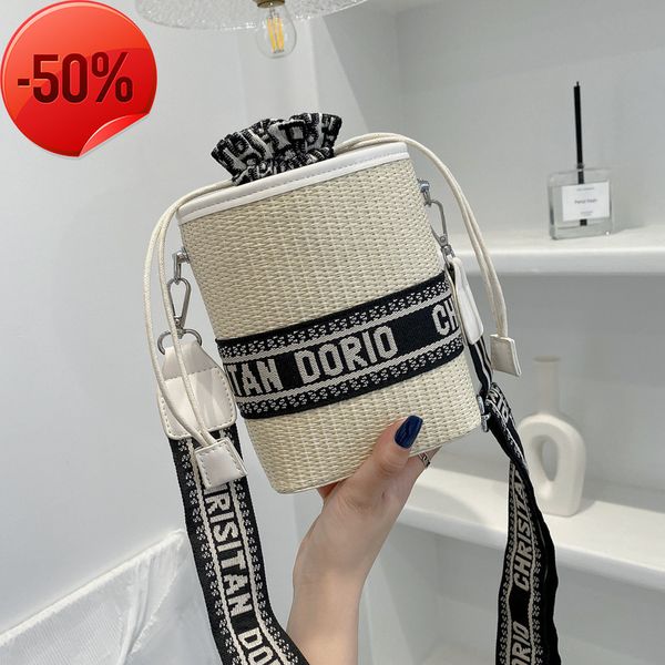 the factory directly new d straw fashion drawstring bucket bag net red foreign one shoulder msenger bag holiday style
the factory directly new d straw fashion drawstring bucket bag net red foreign one shoulder msenger bag holiday style