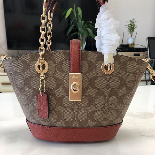 designer bags 2022 new women's lane vegetable basket chain tote pvc classic old flower spell leather handbag
designer bags 2022 new women's lane vegetable basket chain tote pvc classic old flower spell leather handbag
