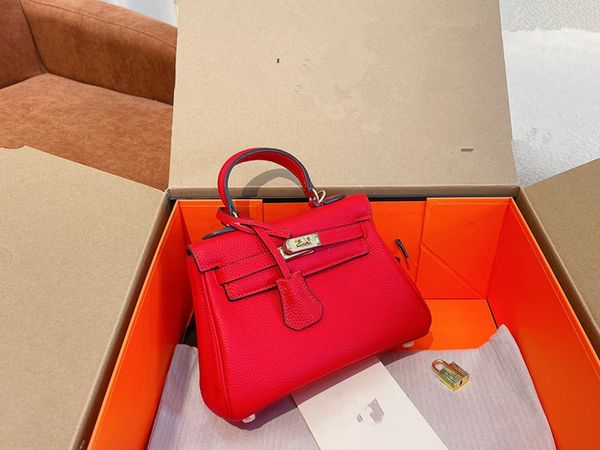 2022 luxury women's designer pure leather shoulder bag fashion messenger bag small chain bag gift ribbon
2022 luxury women's designer pure leather shoulder bag fashion messenger bag small chain bag gift ribbon