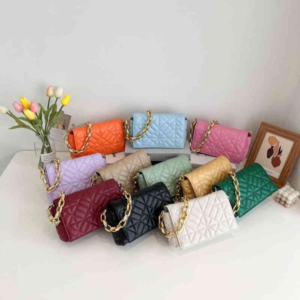 contrast color simple small square thick chain single shoulder 2022 winter new korean fashion armpit portable women's bag
contrast color simple small square thick chain single shoulder 2022 winter new korean fashion armpit portable women's bag