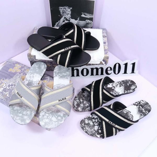 2022d luxury beach slippers classic flat summer lazy designer cartoon big head slippers leather l bathroom letter embroidered women's s, Black
2022d luxury beach slippers classic flat summer lazy designer cartoon big head slippers leather l bathroom letter embroidered women's s, Black