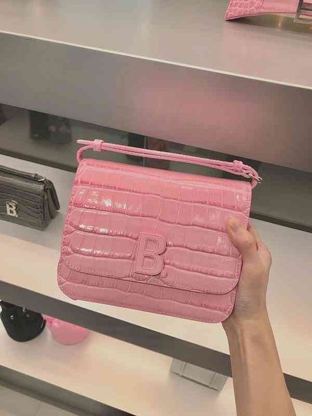 2022ss italy balencigas's handbag designer gold women's tofu buckle crocodile embossed single shoulder diagonal span bag
2022ss italy balencigas's handbag designer gold women's tofu buckle crocodile embossed single shoulder diagonal span bag