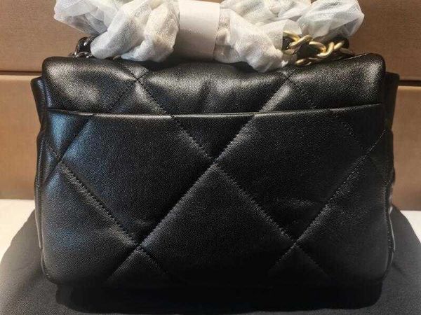 realfine bags 5a 26cm c19 classic flap handbag lambskin quilted leather shoulder handbags purse for women with dust bag
realfine bags 5a 26cm c19 classic flap handbag lambskin quilted leather shoulder handbags purse for women with dust bag