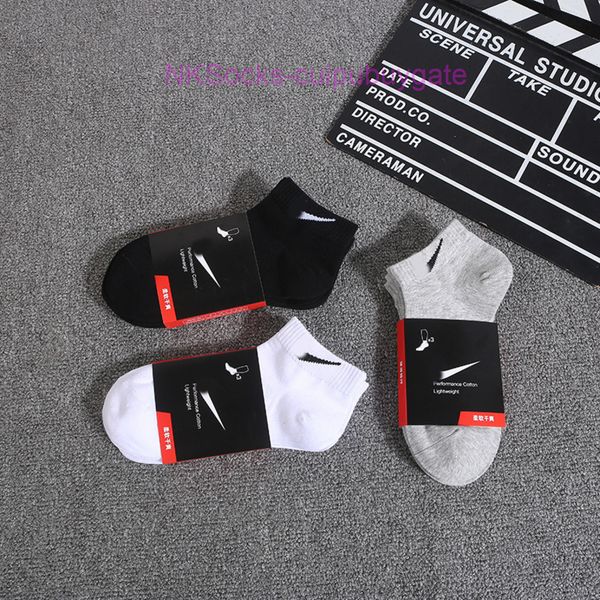 fashion men's sports socks classic hook brand medium tube solid men women basketball sweat absorbing breathable short boat sock luxury, Black
fashion men's sports socks classic hook brand medium tube solid men women basketball sweat absorbing breathable short boat sock luxury, Black